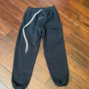Essentials Fear of God Kids Black Jogger Sweatpants with Contrast Drawcord